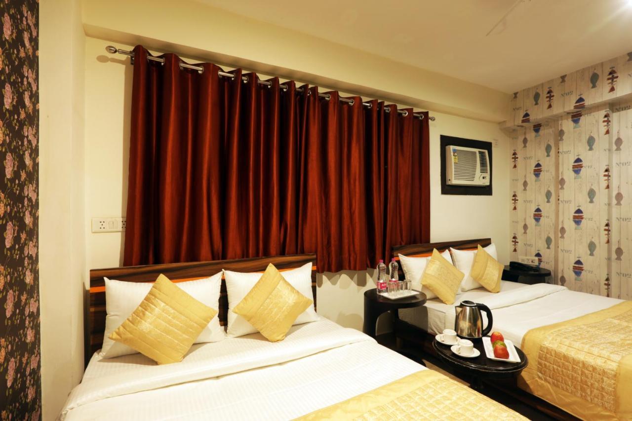 Hotel Sky Wood At Airport New Delhi Bagian luar foto